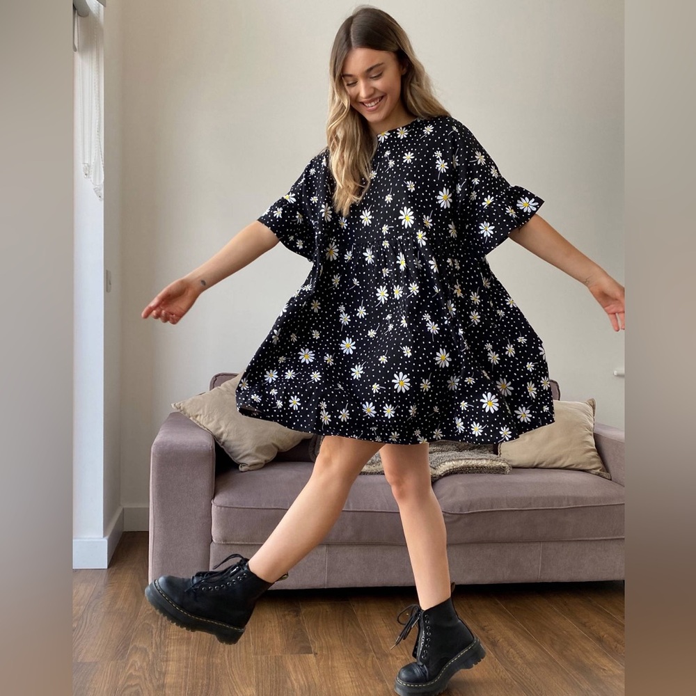 ASOS Midnight Field of Daisies Dress Size 0 Small Red, White, Navy Blue 🇺🇸👑